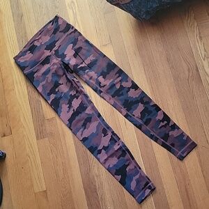 Lululemon WunderUnder sz6